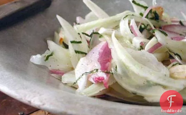 Rasierter Fenchelsalat mit Mandeln und Minze
