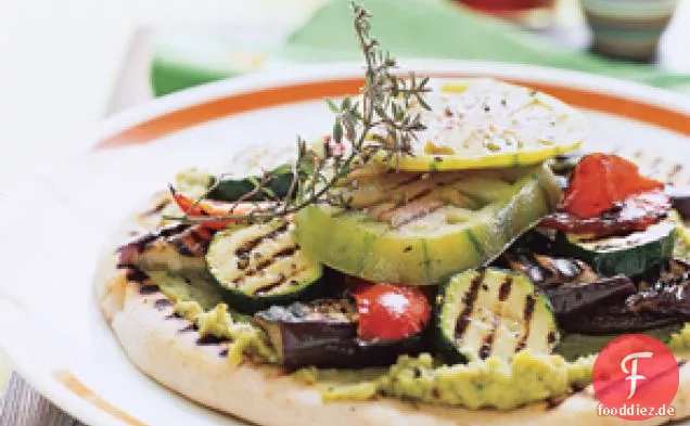 Gegrilltes Gemüse-Fladenbrot gefüllt mit Zucchini, Auberginen Und
