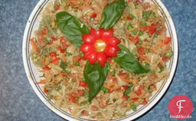 Senf-Gemüse-Nudelsalat