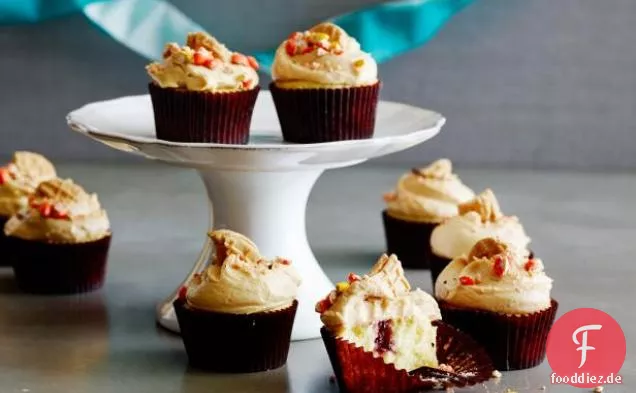 Gelee-Gefüllte Cupcakes Mit Erdnussbutter-Zuckerguss