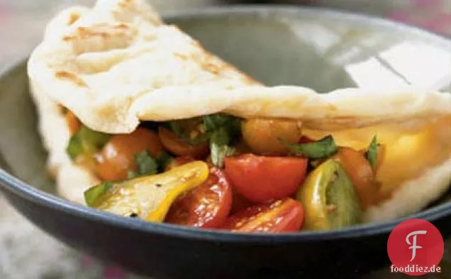 Piadini mit Kirschtomaten und Geräuchertem Mozzarella