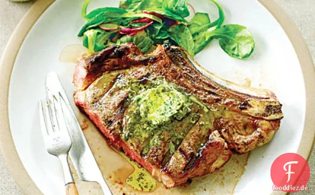 Gegrillte grasgefütterte Rippenaugen mit Kräuter-Zitronenbutter