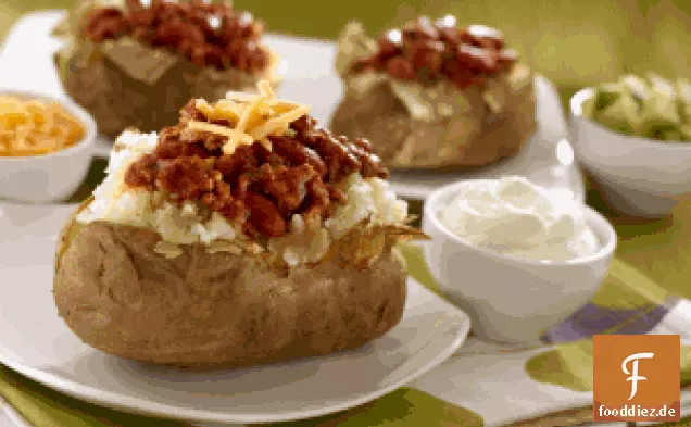 Chili-gefüllte Ofenkartoffeln