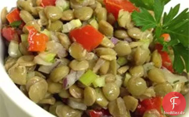 Mediterraner gerösteter roter Pfeffer und Linsensalat