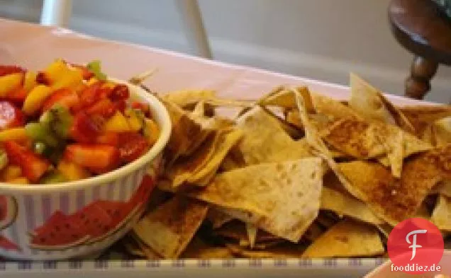 Fruchtsalsa mit Zimt-Tortilla-Chips