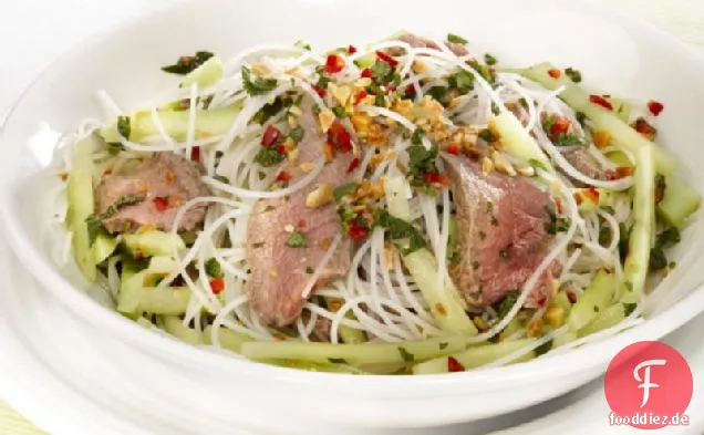 Vietnamesisches Rindfleisch, grüne Papaya und Nudelsalat