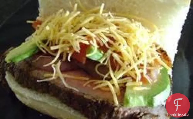 Carne Asada Steak-Sandwich mit Avocado-Salat