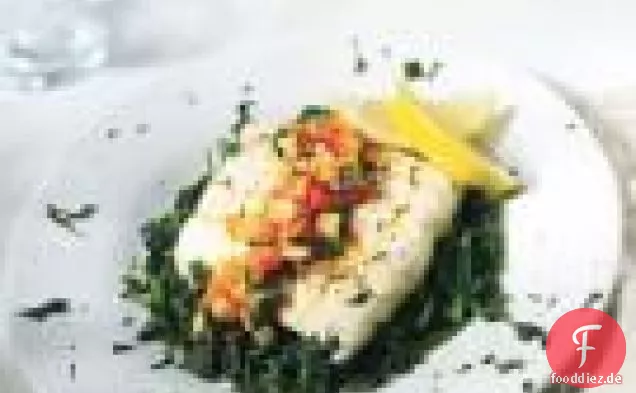 Safran-duftender Heilbutt mit Spinat, Zucchini und Tomate