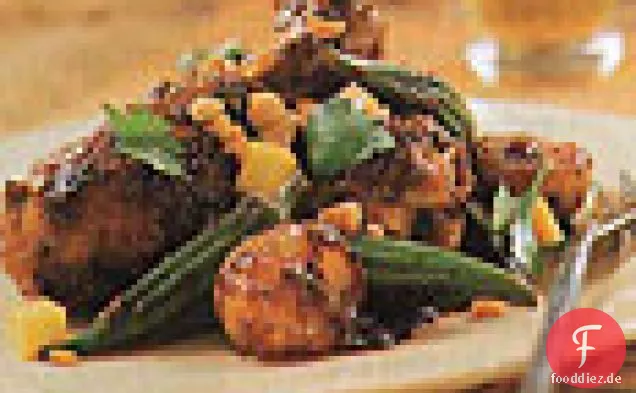 Curry-Hähnchenschenkel mit Okra und Kartoffeln