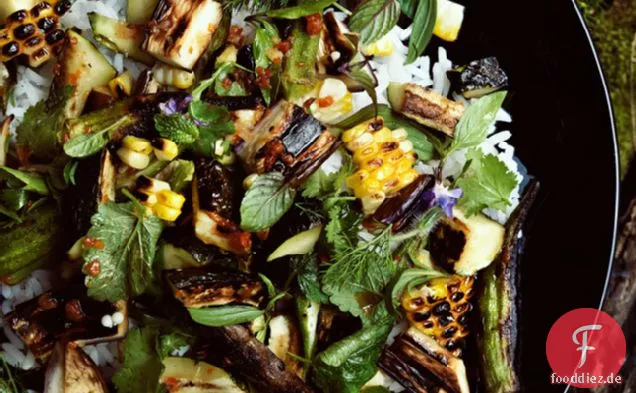Gegrilltes Gemüse und Reissalat mit Fischsauce Vinaigrette