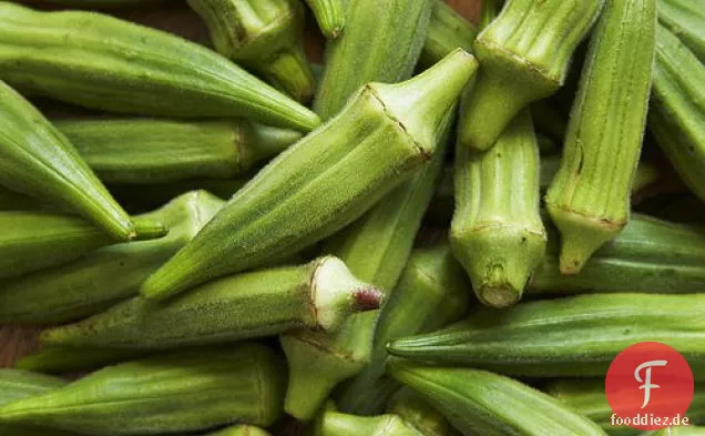 Herzhafte Okra Gumbo mit Huhn und Garnelen