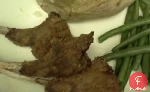 Marinierte, panierte Lammkoteletts mit Rosmarin und Knoblauch