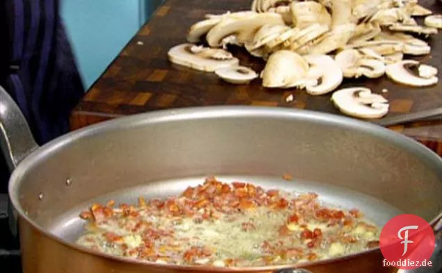 Sautierte grüne Bohnen mit Pancetta und Pilzen
