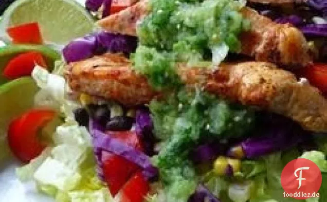Würziger und gehackter Salat mit Salsa Verde