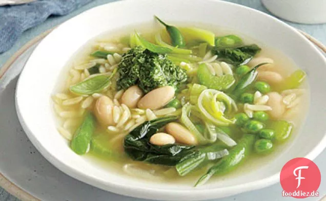 Grüne Gemüsesuppe mit Zitronen-Basilikum-Pesto