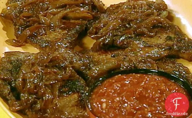 Delmonico Steaks mit Balsamico-Zwiebeln und Steaksauce