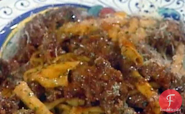 Unkraut-Förmige Pasta mit Wurst Ragu: Gramigne con la Salsiccia
