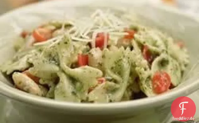 Ein-Topf-Pasta mit Tomaten, weißen Bohnen und Pesto