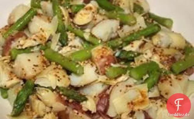 Rote Kartoffeln, Spargel und Artischockensalat