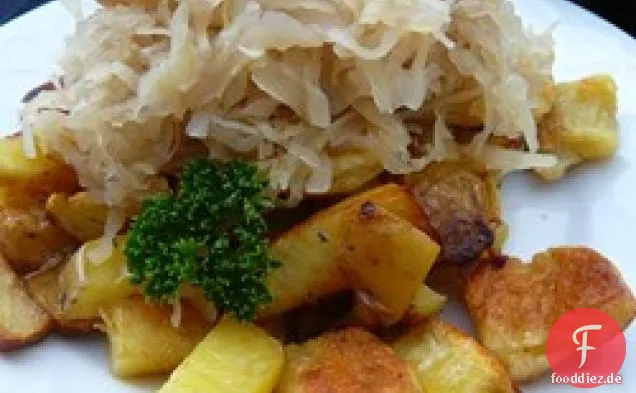 Knoephla, Kartoffeln und Sauerkraut