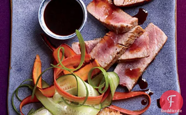 Gebratene Thunfischsteaks mit zitrusartiger Sojasauce