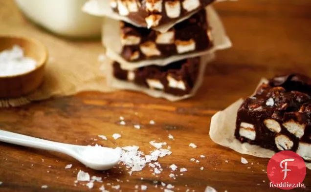Gesalzene Schokolade-Erdnussbutter Marshmallow Quadrate