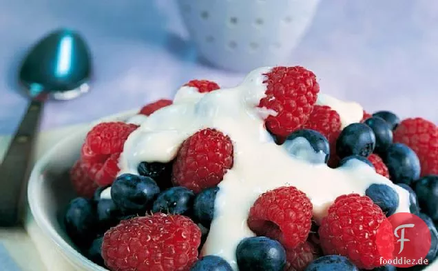 Frische Beeren mit Ahorncreme