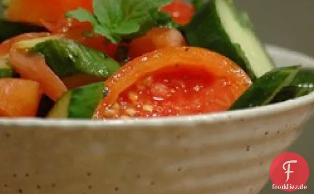 Tomaten-Gurken-Salat mit Minze