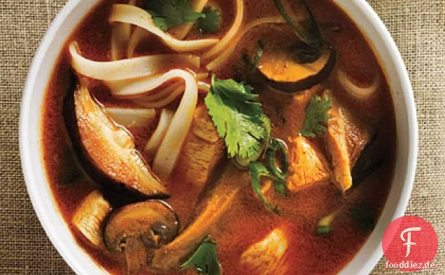 Coconut Red Curry Hot Pot mit geschmortem Huhn und Pilzen