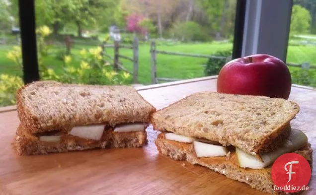 Apfel-Erdnuss-Butter-Sandwich