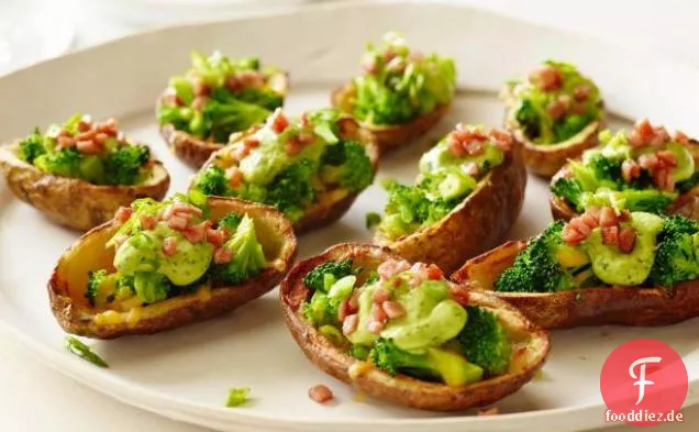 Brokkoli und Cheddar-Gefüllte Kartoffelschalen mit Avocadocreme