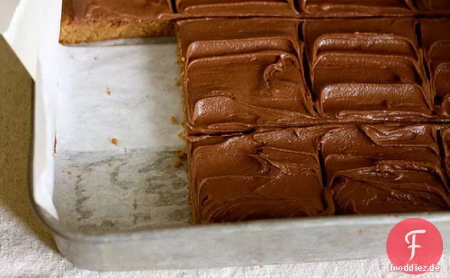 Erdnussbutter Blondies mit Milchschokoladenglasur