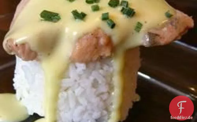 Pochierter Lachs mit Sauce Hollandaise