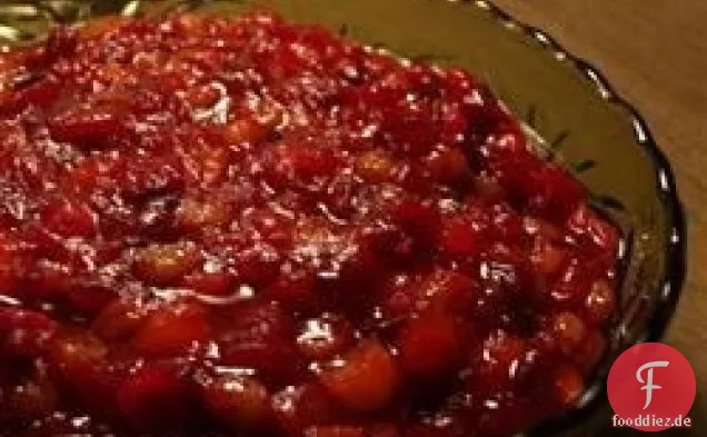 Cranberry-Sauce mit Aprikosen, Rosinen und Orange