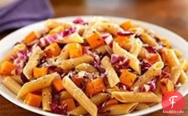 Vollkorn-Penne mit Radicchio, Butternusskürbis und Parmigiano-Reggiano-Käse