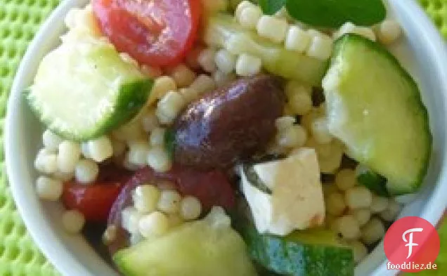 Nudelperlen und Olivensalat