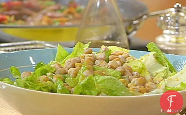 Salat mit gerösteten Kichererbsen und Olivenvinaigrette