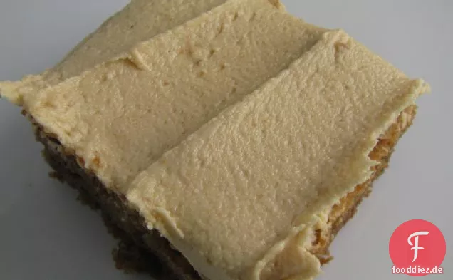 Erdnussbutter Frosted Chocolate Chip Blondies