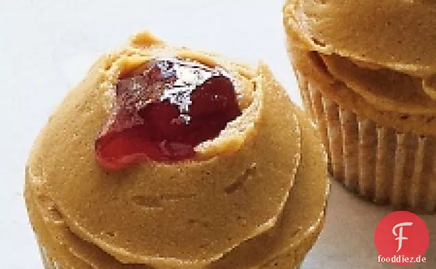 Erdnussbutter-Cupcakes mit Erdnussbutter-Zuckerguss und Gelee