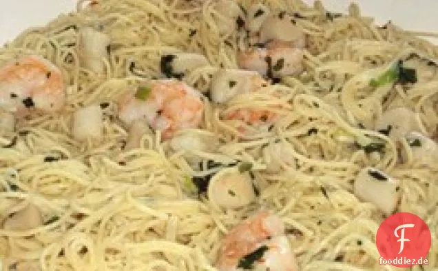 Herzhafte Jakobsmuscheln und Angel Hair Pasta