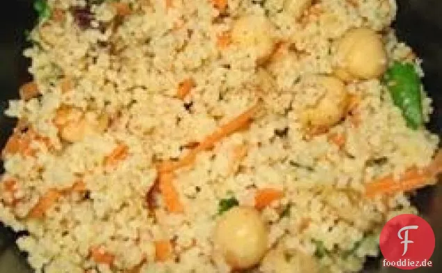 Couscous Salat mit Kichererbsen, Datteln & Zimt