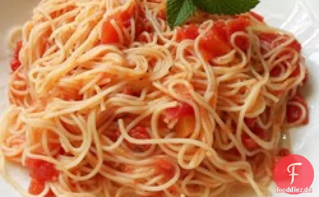 Pasta mit Tomaten und Knoblauch