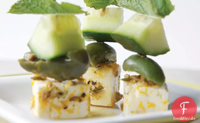 Marinierter Feta und Olivenspieße