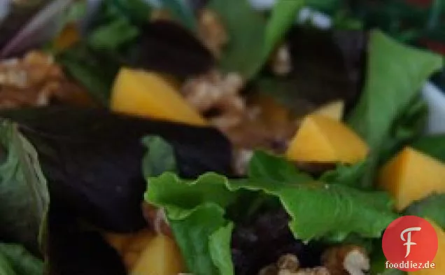 Hühnersalat mit Pfirsichen und Walnüssen