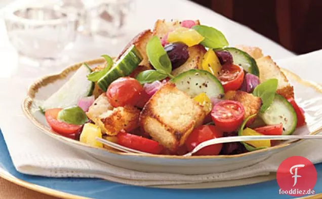 Panzanella-Salat mit Maisbrotcroutons