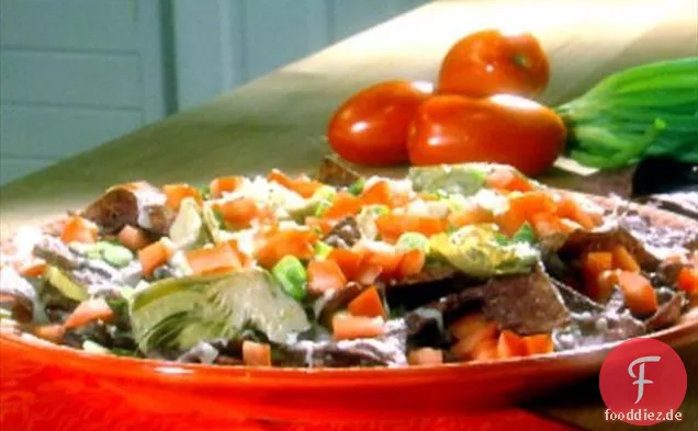 Nachos mit Artischocken und schwarzen Bohnen