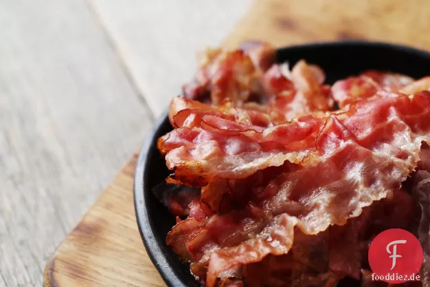 Gegrillte Pancetta Crostini mit roter Zwiebelmarmelade