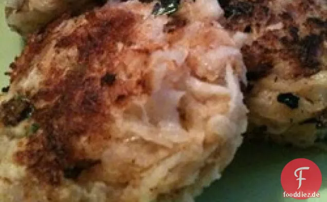 Gebratener Daikon-Kuchen in der Pfanne