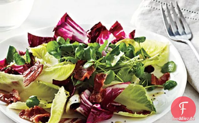 Endivien-Brunnenkresse-Salat mit Speck-Apfelwein-Dressing