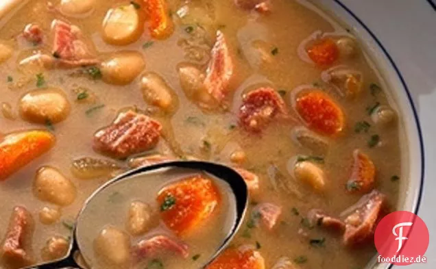 Pikante Erdnuss-Bohnen-Suppe